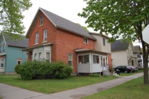 328 Main St., Winona, MN - 5 bdrm 2 bath 0 blks to WSU