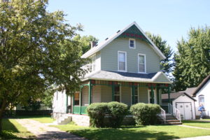 423 West 7th St., Winona, MN - 5 bdrm 2 bathroom 3 blks from WSU