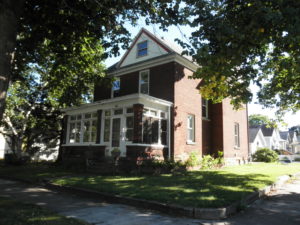 579 West 10th St, Winona, MN  -  5 bdrm 2-1/2 baths 6 blks to WSU